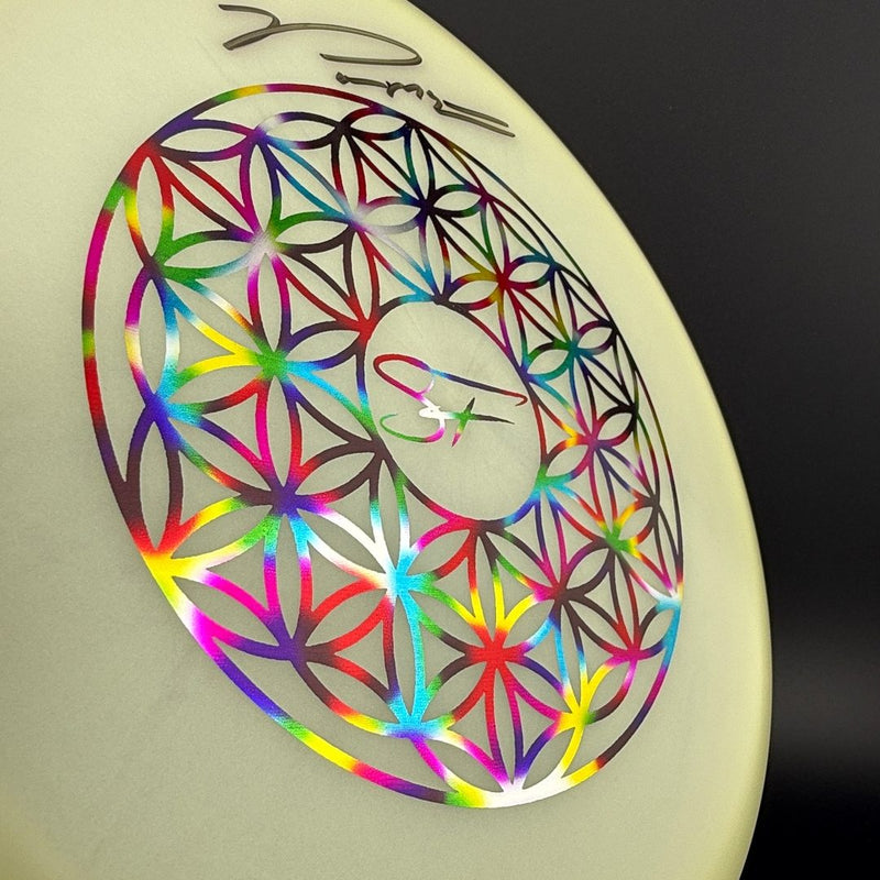 Load image into Gallery viewer, Glow C-Line MD3 (Penned) - Supreme Flight - Paul McBeth Autographed