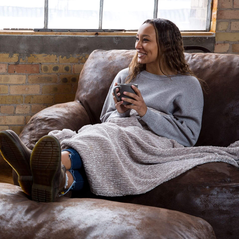 Load image into Gallery viewer, Nestle Loveseat