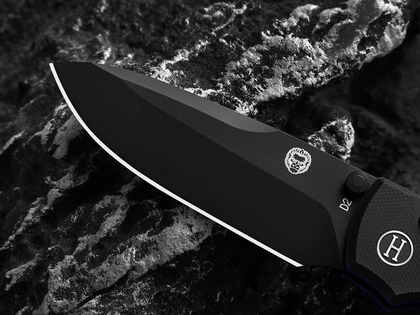 The Loyalist Folding Pocket Knife Giftset for Men and Women (Black and Blue)