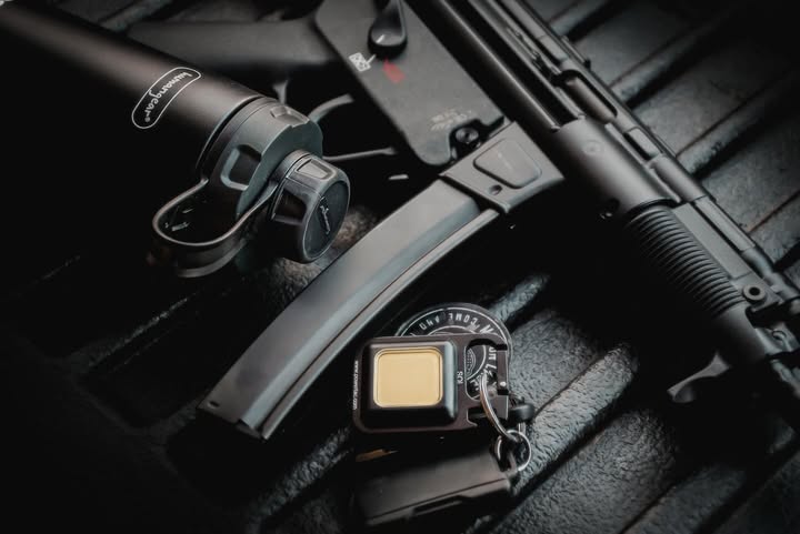 Load image into Gallery viewer, SOL- LED Rechargeable Keychain Light