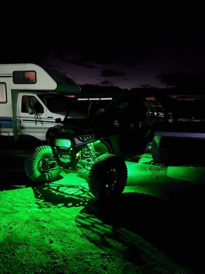 Load image into Gallery viewer, R1 Industries XL LED Rock Lights (10-Pod)