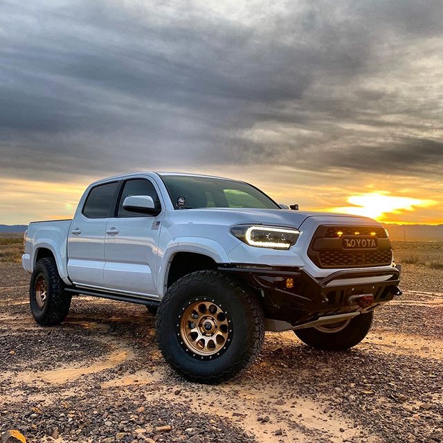 Load image into Gallery viewer, 2016-2023 / 3rd Gen / Tacoma Hybrid Bumper