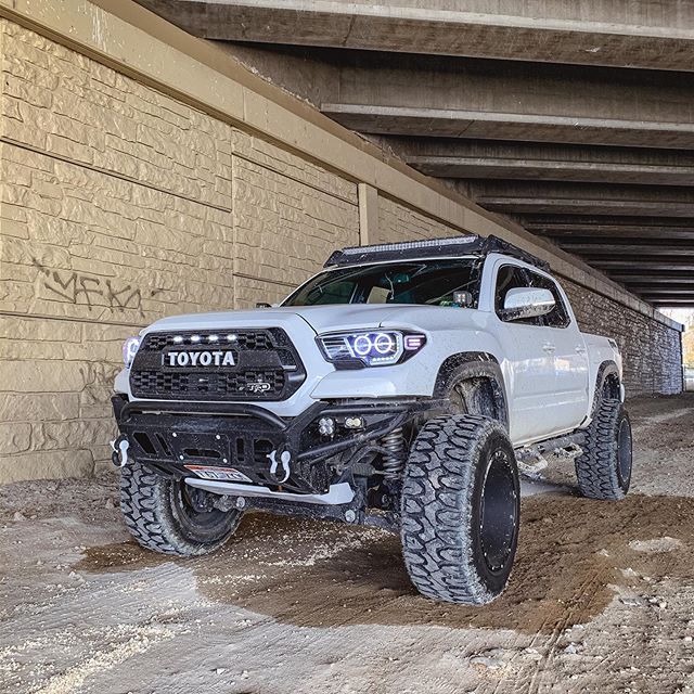 Load image into Gallery viewer, 2016-2023 / 3rd Gen / Tacoma Hybrid Bumper