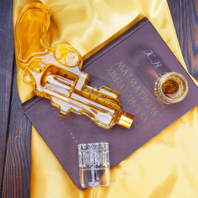 Load image into Gallery viewer, Classic Revolver Whiskey Decanter Set