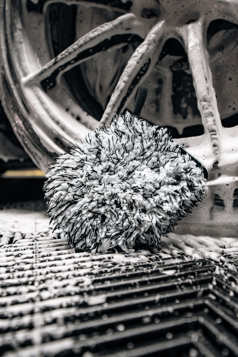 Load image into Gallery viewer, BLACKLINE® MICROFIBER WHEEL MITT