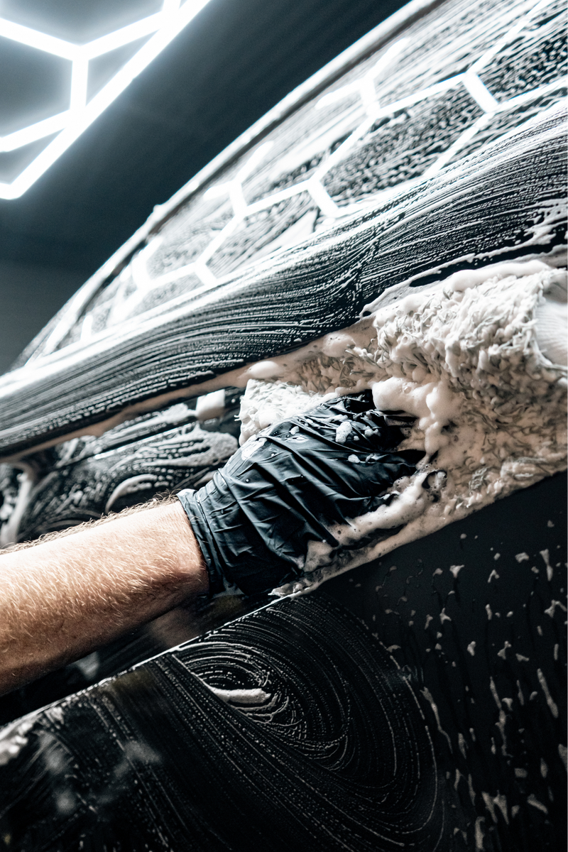 Load image into Gallery viewer, BLACKLINE® MICROFIBER WASH MITT