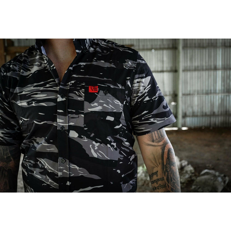 Load image into Gallery viewer, LIGHT WEIGHT BUTTON UP SHORT SLEEVE