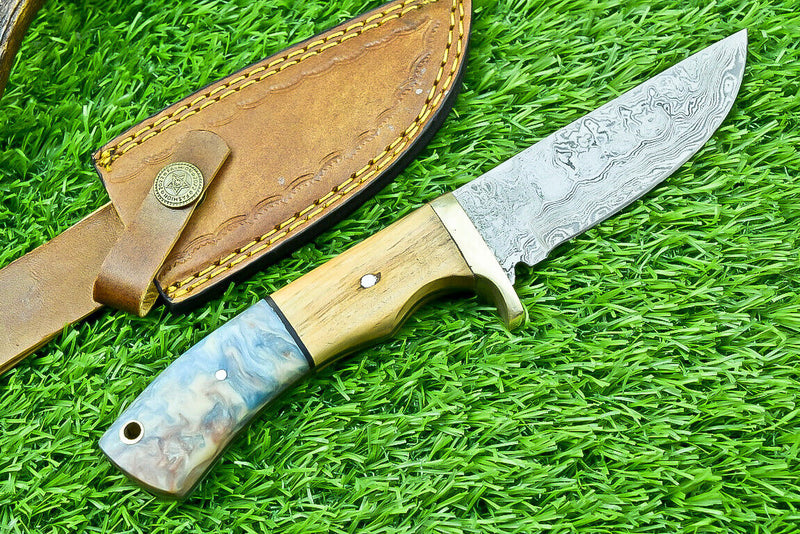 Load image into Gallery viewer, Handmade Damascus Steel Hunting Knife – Olive Wood & Resin Handle with Leather Sheath