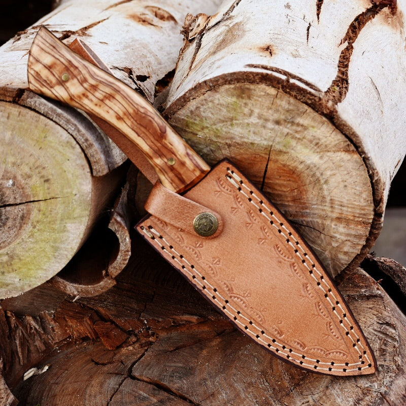 Load image into Gallery viewer, Exquisite 10-Inch Damascus Steel Hunting Knife with Rosewood Handle & Leather Sheath – Ideal Gift for Outdoorsmen