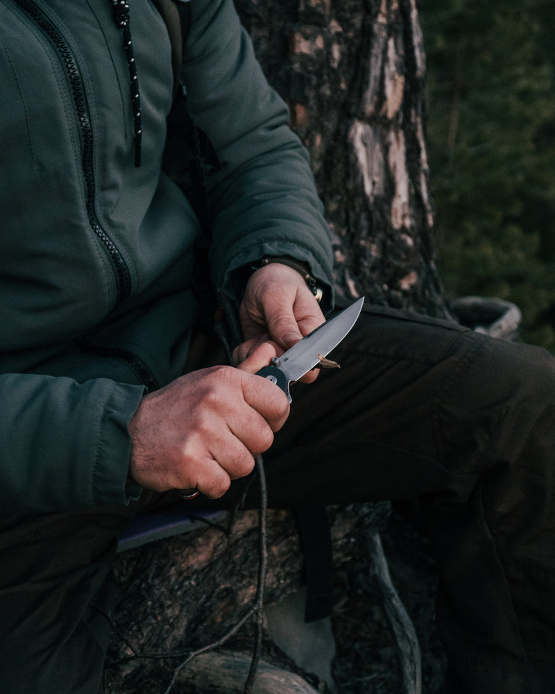 Load image into Gallery viewer, The Straight Back Folding Pocket Knife Giftset for Men and Women (Silver and Black)
