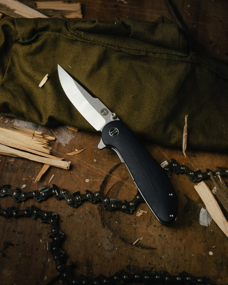Load image into Gallery viewer, The Straight Back Folding Pocket Knife Giftset for Men and Women (Silver and Black)