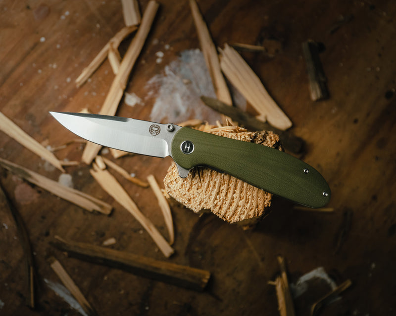Load image into Gallery viewer, The Straight Back Folding Pocket Knife Giftset for Men and Women (Silver and Green)