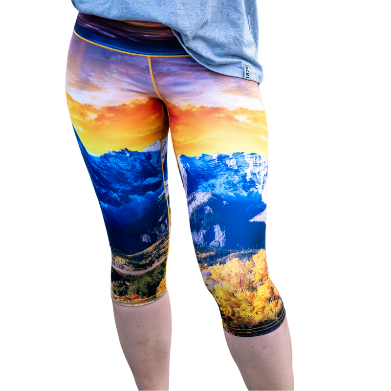 Load image into Gallery viewer, Capitol Peak Sunset Yoga Pants Capri