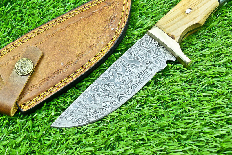 Load image into Gallery viewer, Handmade Damascus Steel Hunting Knife – Olive Wood & Resin Handle with Leather Sheath