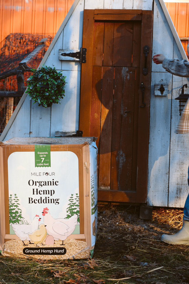 Load image into Gallery viewer, Hemp Bedding for Chicken Coops