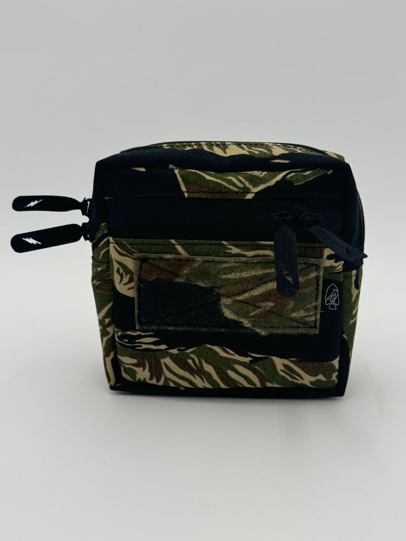 Load image into Gallery viewer, GP Square Pouch