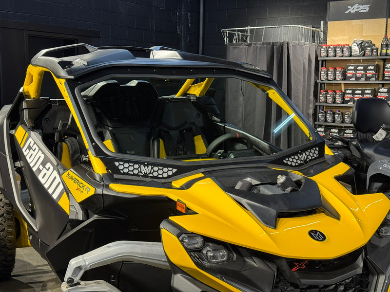 Load image into Gallery viewer, Maverick "R" Vented Glass Windshield with Wipers