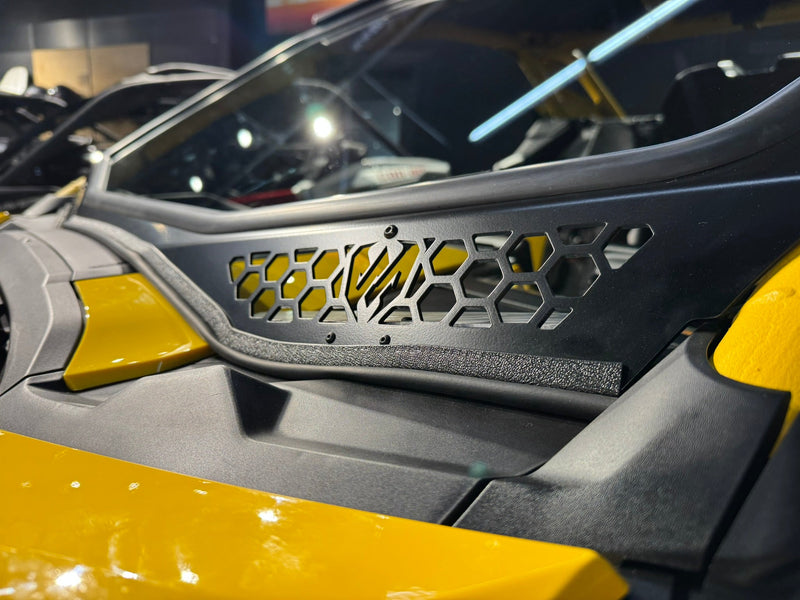 Load image into Gallery viewer, Maverick "R" Vented Glass Windshield with Wipers