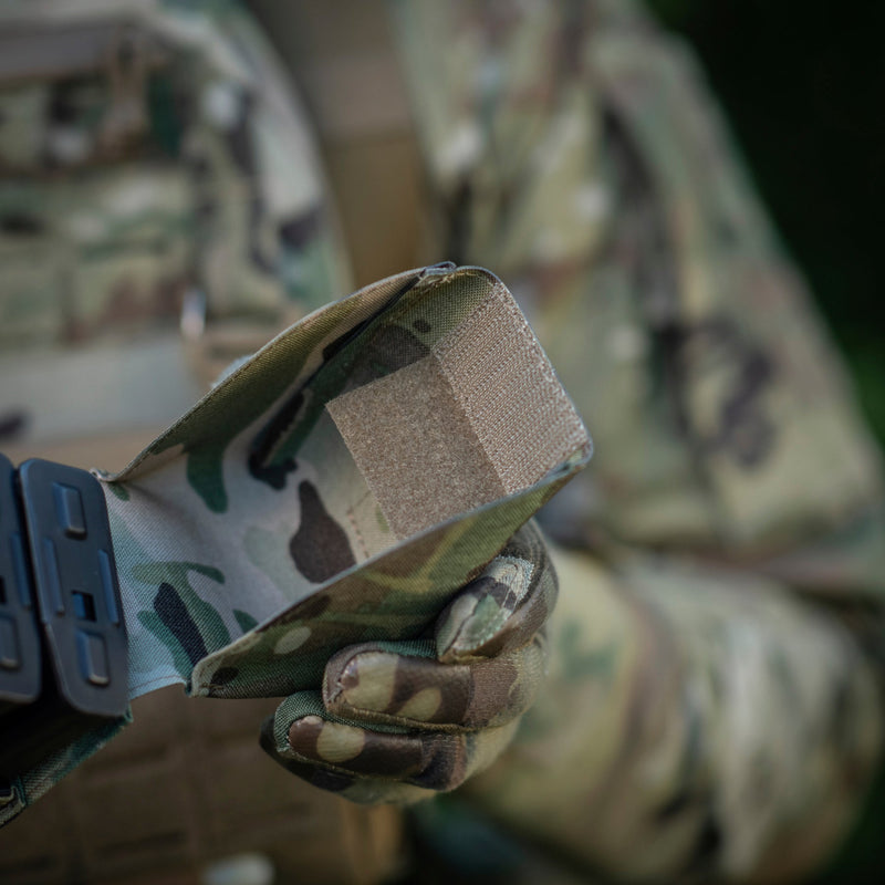 Load image into Gallery viewer, M-Tac Double Mag Pouch with Fastex Buckle