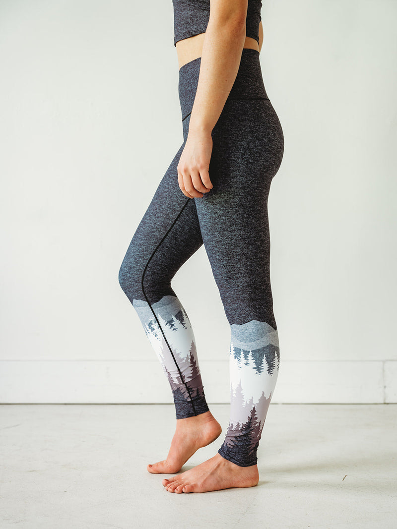 Load image into Gallery viewer, Mauve Summit Yoga Pants