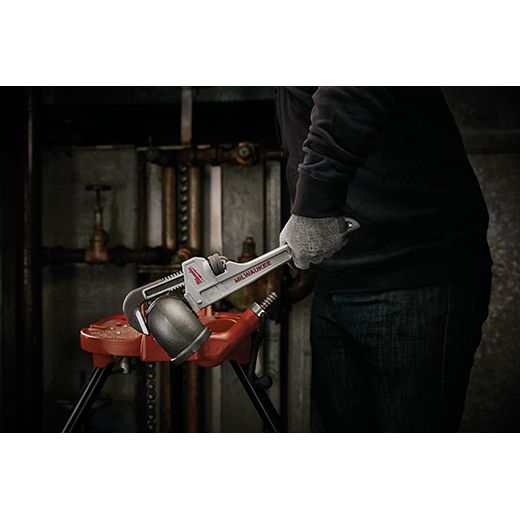 Load image into Gallery viewer, Milwaukee 48-22-7214 14” Aluminum Pipe Wrench
