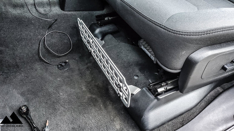 Load image into Gallery viewer, 19+ RAM 1500 Seat Front Gear Panel