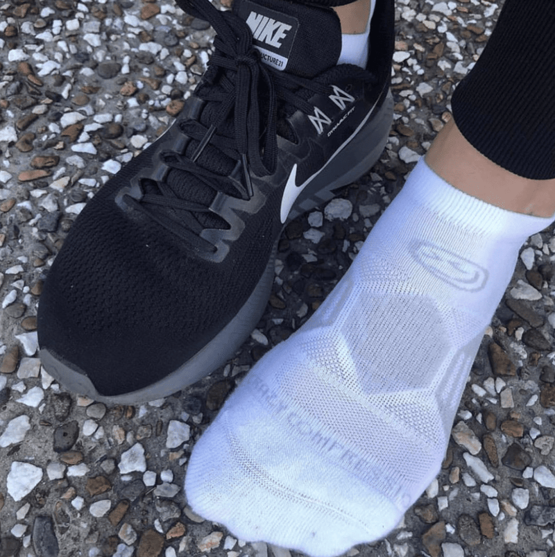 Load image into Gallery viewer, Clean White - Elite Runners Socks