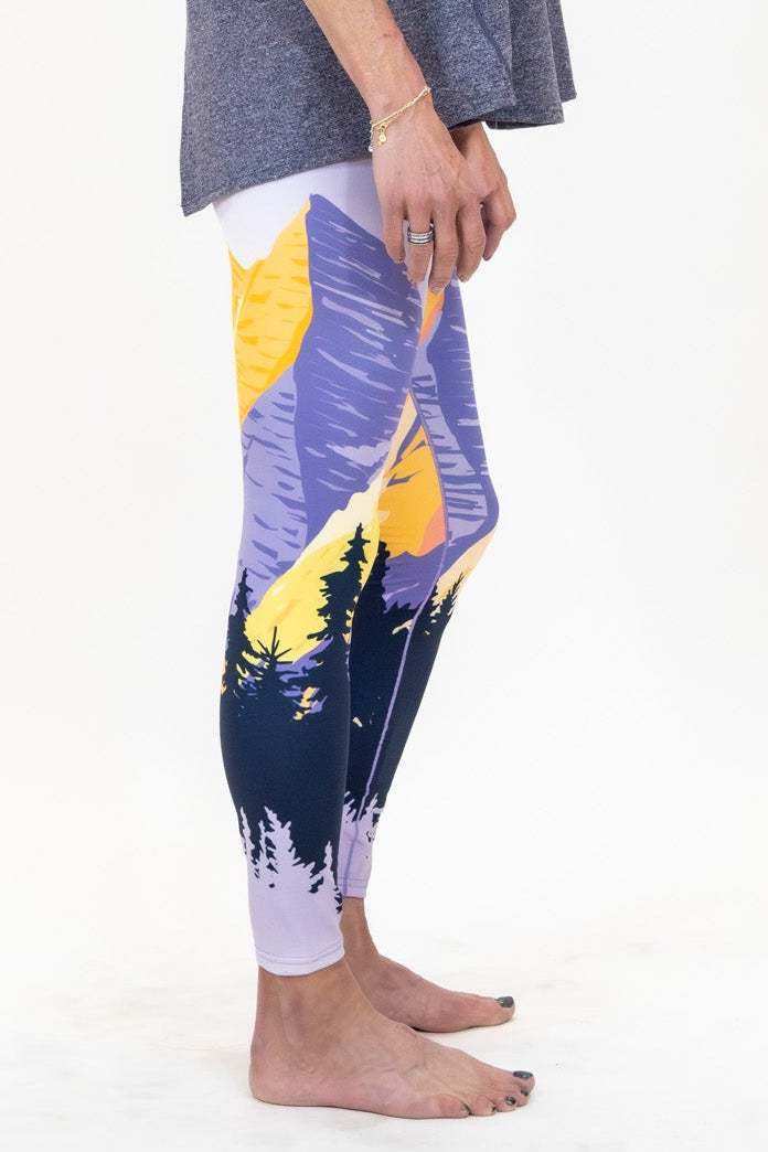 Load image into Gallery viewer, Painted Peaks Yoga Pants