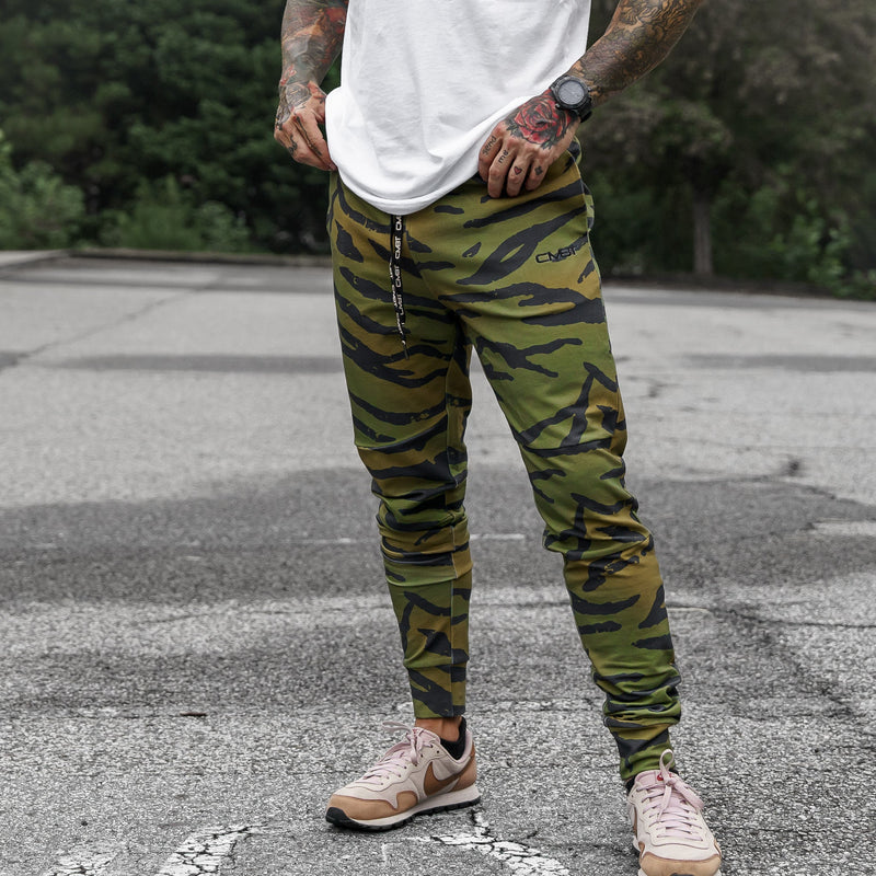 Load image into Gallery viewer, Men's Dynamic Performance Training Joggers 2.0