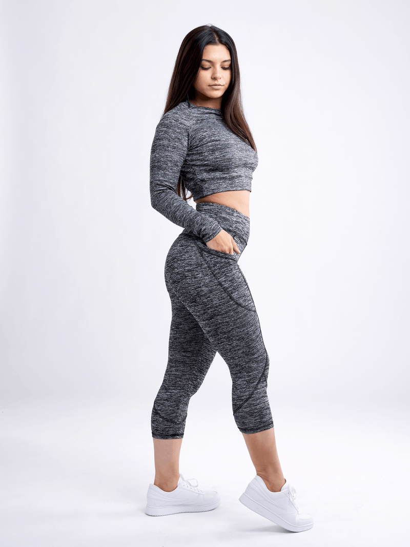 Load image into Gallery viewer, JupiterGear Mid-Rise Capri Fitness Leggings with Side Pockets