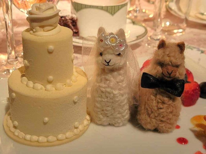 Load image into Gallery viewer, Bride and Groom Alpacadorable Hand Made Baby Alpaca Ornaments Alpaca Wedding Cake Topper