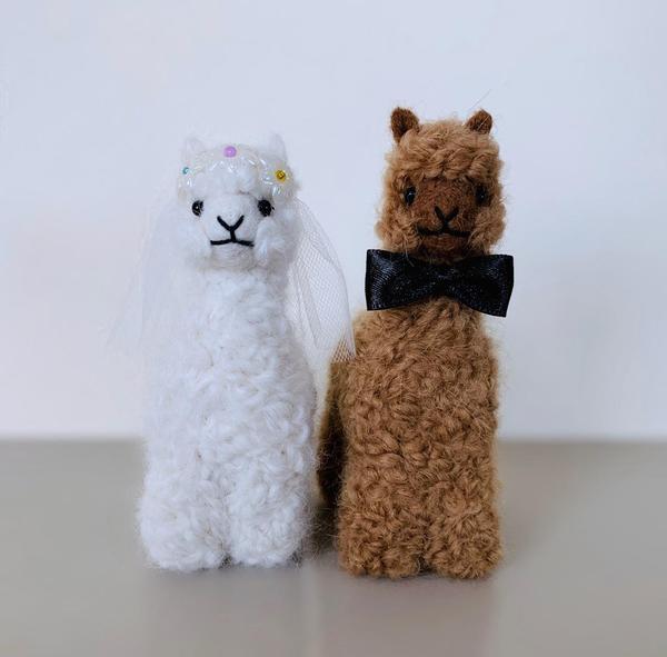 Load image into Gallery viewer, Bride and Groom Alpacadorable Hand Made Baby Alpaca Ornaments Alpaca Wedding Cake Topper