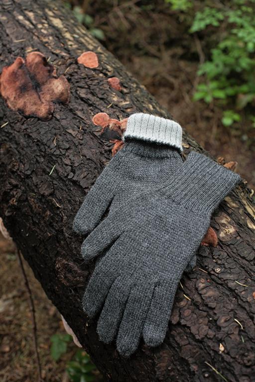 Load image into Gallery viewer, Iditarod 100% Alpaca Double-Thick Reversible Gloves