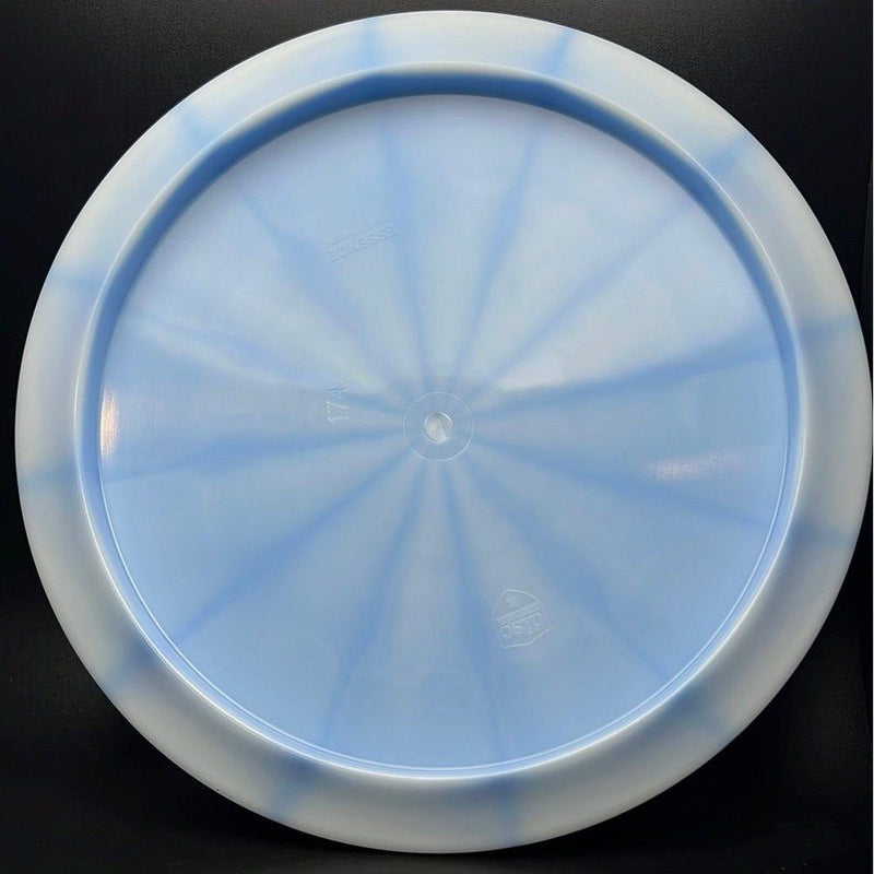 Load image into Gallery viewer, Lux Vapor Essence - Limited Canadian Nationals Run