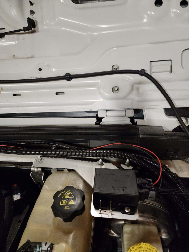 Load image into Gallery viewer, 2018+ Jeep Wrangler JL and JT Heated Wiper Blades with Installation Brackets.