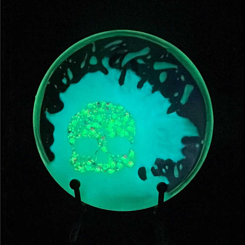Load image into Gallery viewer, Wiser Hyzer Custom Resin Mini - Glow Skull Splatter