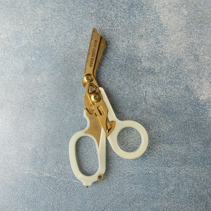 Load image into Gallery viewer, Folding Scuba Diving Shears and Rescue Shears