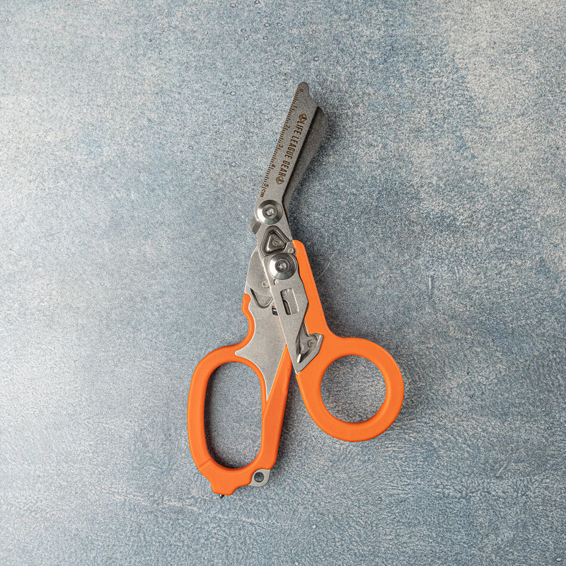 Load image into Gallery viewer, Folding Scuba Diving Shears and Rescue Shears