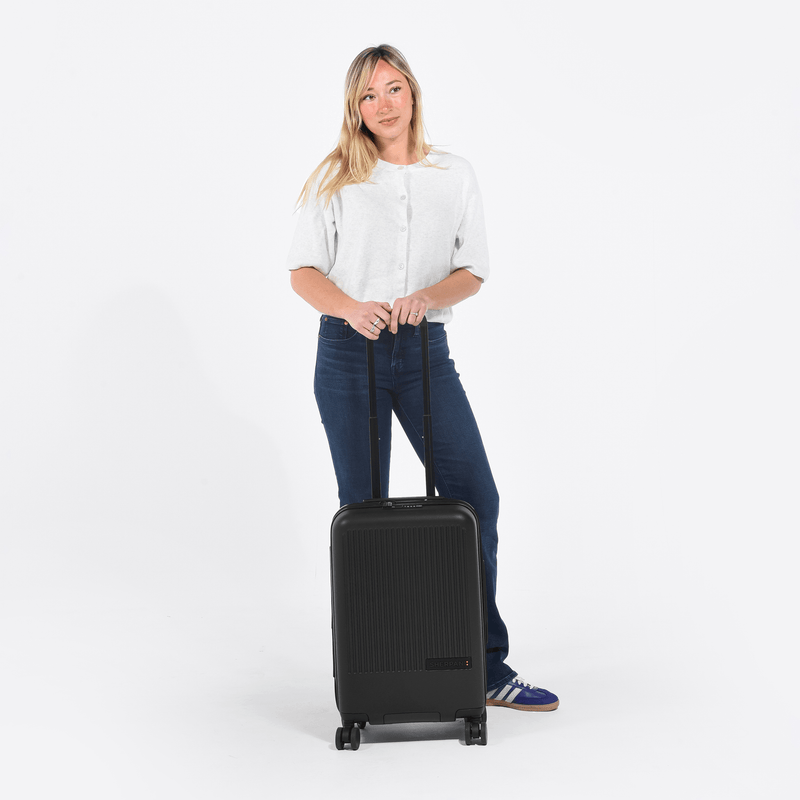 Load image into Gallery viewer, Meridian | 22" Carry-On - Chromatic Black