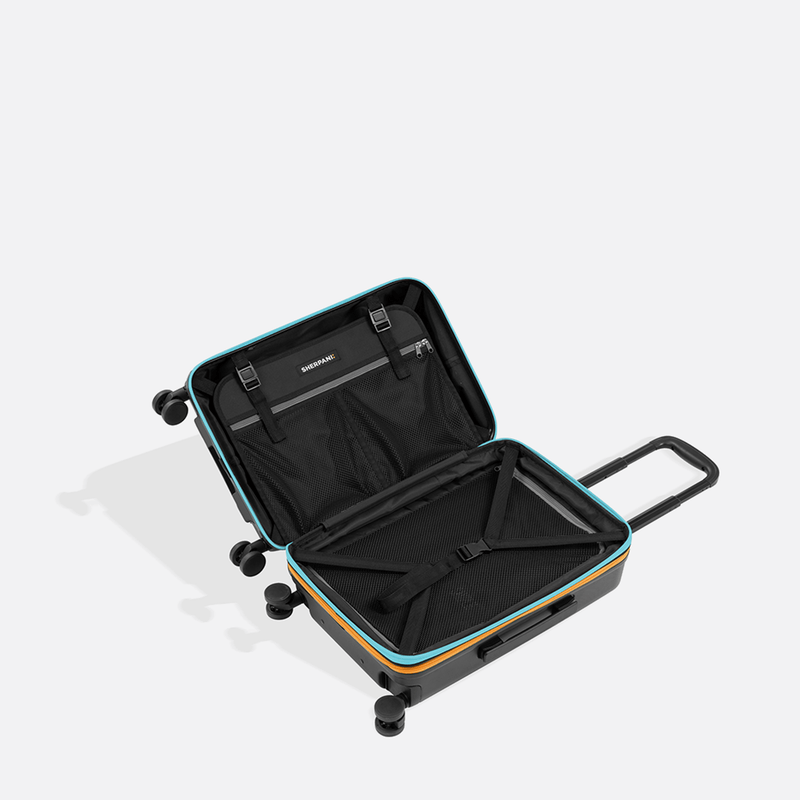 Load image into Gallery viewer, Meridian | 22" Carry-On - Chromatic Black