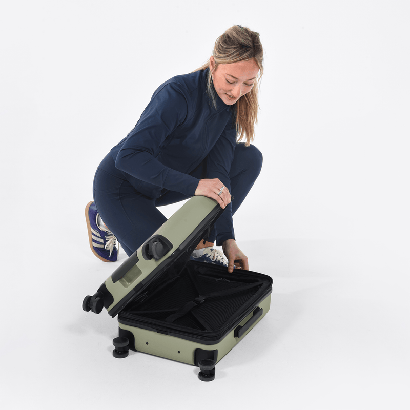 Load image into Gallery viewer, Meridian | 22" Carry-On - Chromatic Black