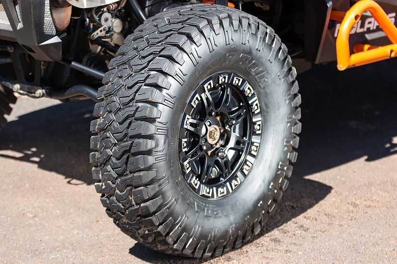 Load image into Gallery viewer, OBOR Predator tire image