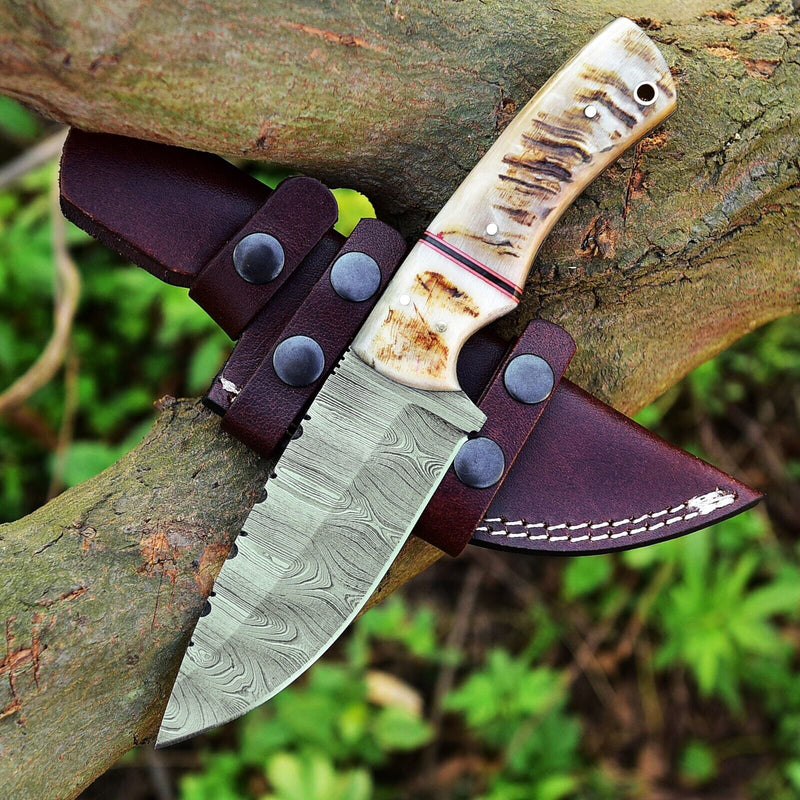 Load image into Gallery viewer, Custom Handmade Damascus Steel Skinning Knife – 4.5-Inch Sheep Horn Handle