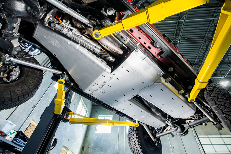 Load image into Gallery viewer, JLU 4XE BELLYPAN SKID With POWER PACK &amp; EXHAUST SKIDs
