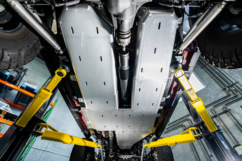 Load image into Gallery viewer, JLU 4XE BELLYPAN SKID With POWER PACK &amp; EXHAUST SKIDs
