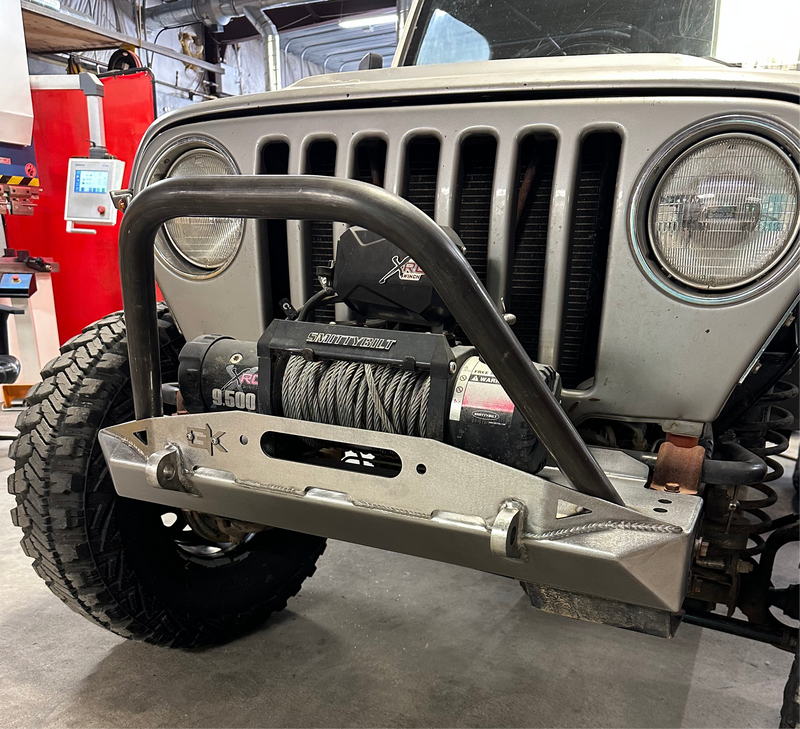 Load image into Gallery viewer, Front Diamond Series Stubby Bumper for Jeep TJ Wrangler (97-06)
