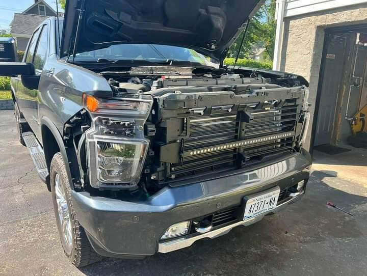 Load image into Gallery viewer, 2020+ Chevrolet Silverado 2500/3500HD Single 40in Light Bar

