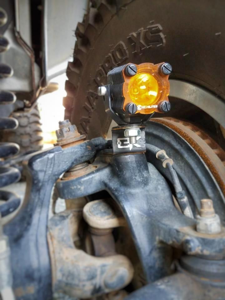 Load image into Gallery viewer, Dana/Spicer "Ultimate Dana 60" Steerable Knuckle Pod Light Mounts
