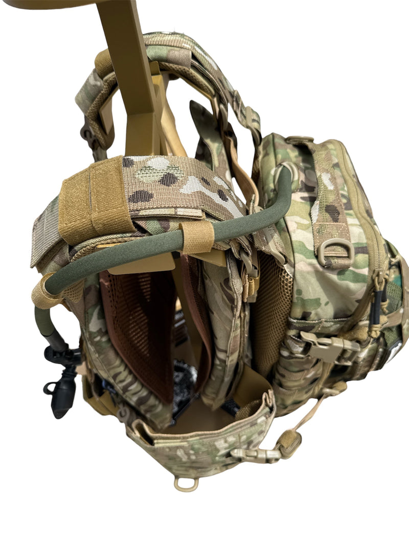Load image into Gallery viewer, Redemption Tactical® Crusader Flatpack Plate Carrier Bag + Hydration Bladder
