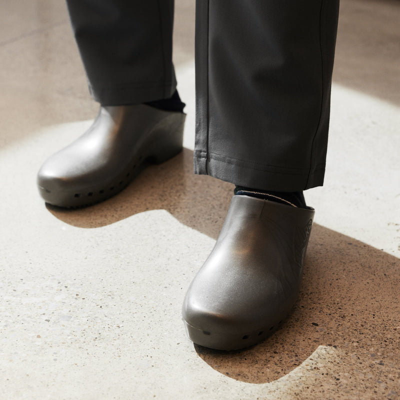Load image into Gallery viewer, Calzuro Classic Without Holes Metallic Grey
